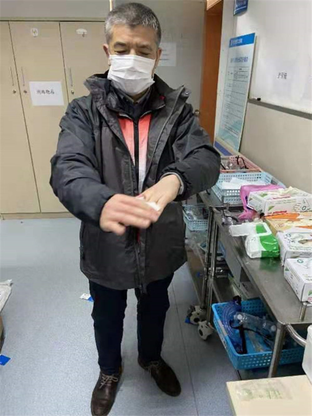文汇报@战红区！——发生在武汉抗疫隔离病房内的故事