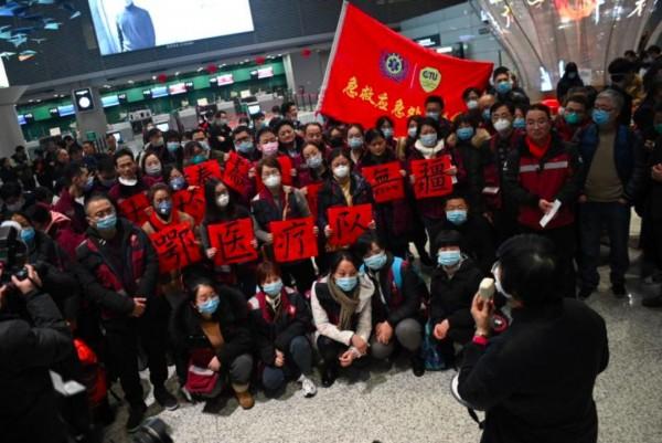 文汇报：第一批上海援鄂医疗队领队郑军华：重症患者治疗已经积累一些经验