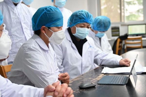 文汇报：第一批上海援鄂医疗队领队郑军华：重症患者治疗已经积累一些经验