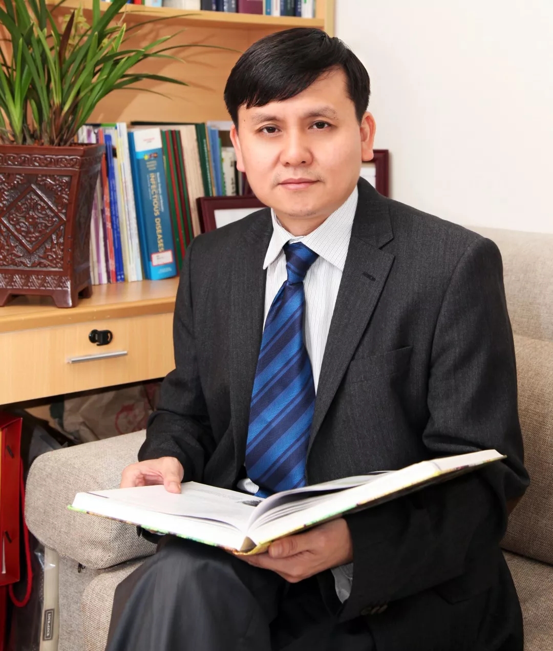 张文宏教授支招戴口罩节约口罩的秘诀这也许是有关防疫口罩最全最权威