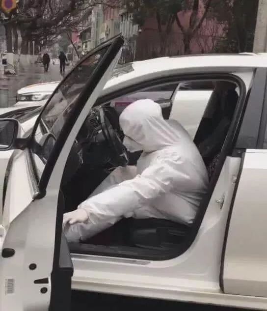 「法制日报」催泪！疫情面前哪有那么多感同身受，有的只是好好活着
