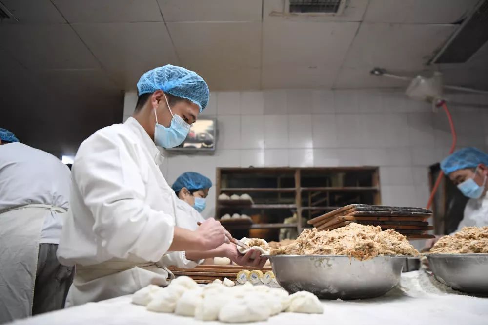「法制日报」催泪！疫情面前哪有那么多感同身受，有的只是好好活着