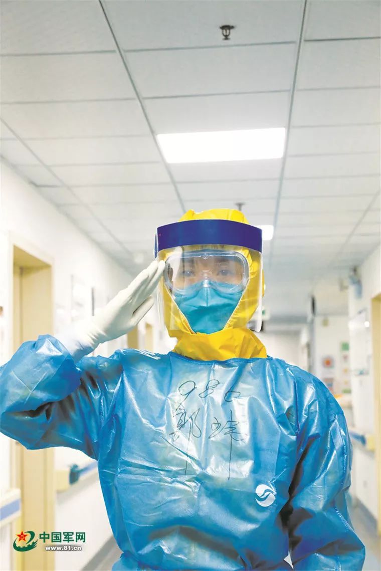 听了双胞胎女儿改编的歌曲抗疫一线的军医妈妈哭了