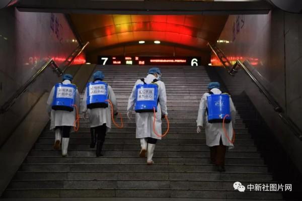 「新民网」今天，向所有医务人员致敬