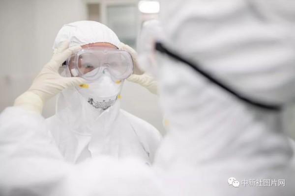 「新民网」今天，向所有医务人员致敬