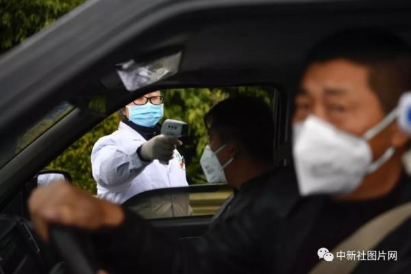 「新民网」今天，向所有医务人员致敬