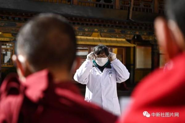 「新民网」今天，向所有医务人员致敬