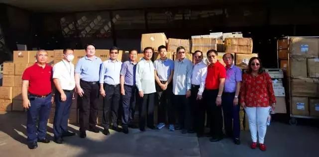 #侠客岛#前几天，中国领事馆前出现了3个神秘包裹......