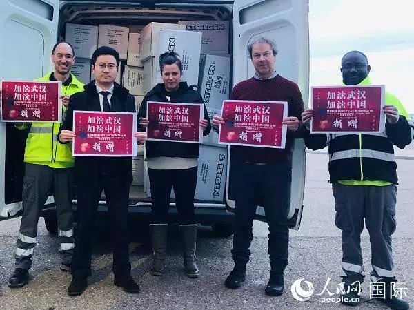 #侠客岛#前几天，中国领事馆前出现了3个神秘包裹......