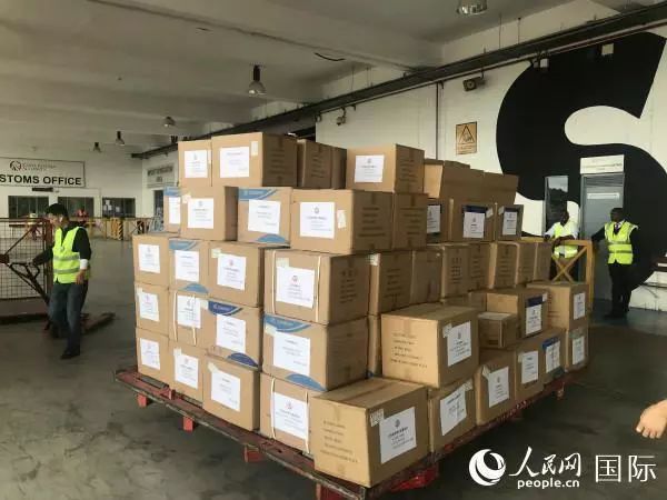 #侠客岛#前几天，中国领事馆前出现了3个神秘包裹......