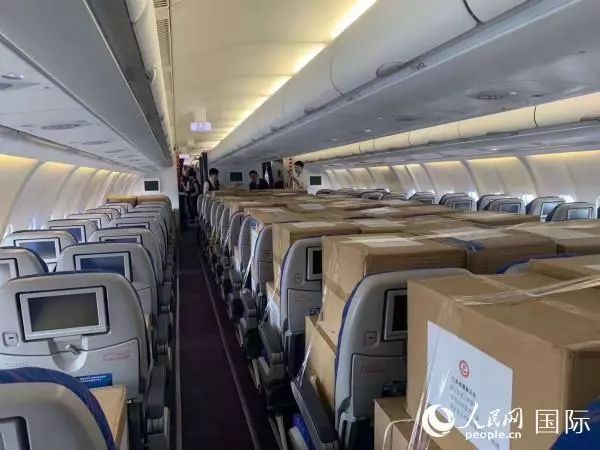 #侠客岛#前几天，中国领事馆前出现了3个神秘包裹......