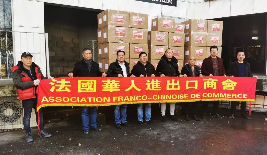 #侠客岛#前几天，中国领事馆前出现了3个神秘包裹......