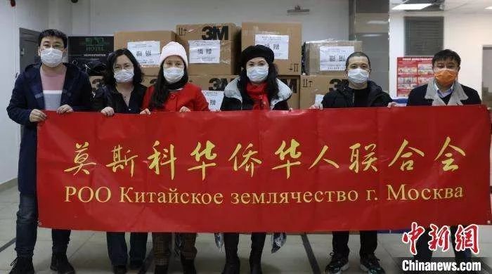 #侠客岛#前几天，中国领事馆前出现了3个神秘包裹......