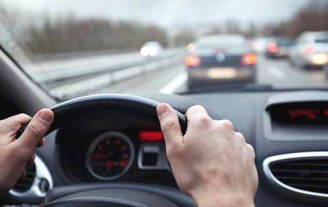 法制日报：气愤+2！电梯内故意乱抹口水，身为医生却隐瞒病情致多人隔离，卖假口罩发国难财……