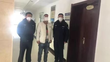 法制日报：气愤+2！电梯内故意乱抹口水，身为医生却隐瞒病情致多人隔离，卖假口罩发国难财……