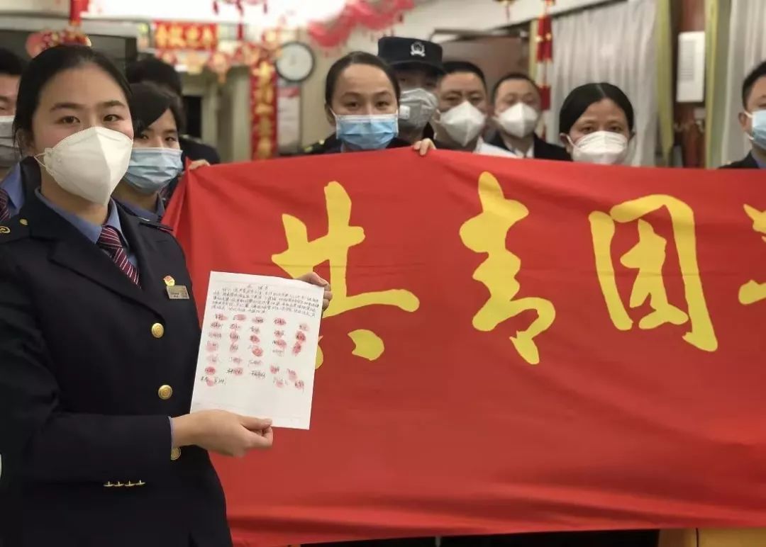 [共青团中央]热血生力军，情洒战疫第一线