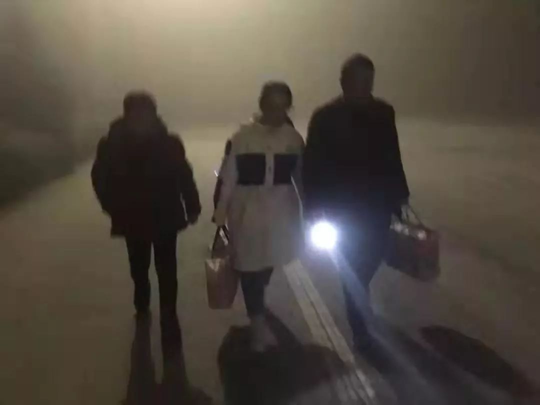 [共青团中央]热血生力军，情洒战疫第一线