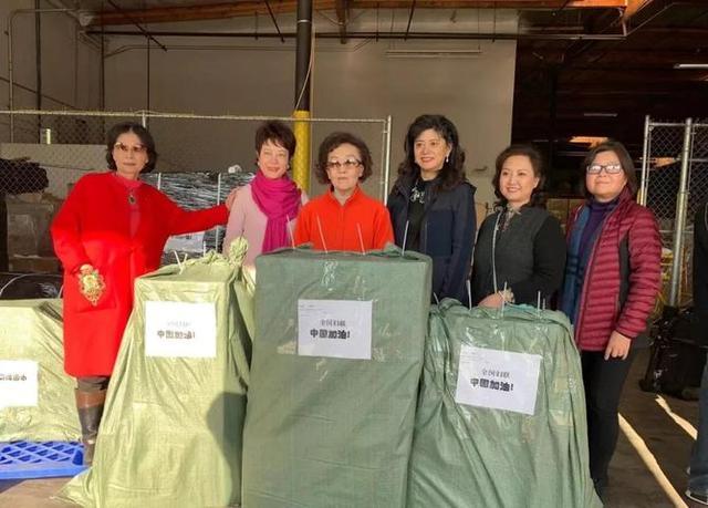 女性之声：筹措资金、四处奔寻、搬运物资……年近九旬的侨领张素久带领美国巾帼会为祖国加油