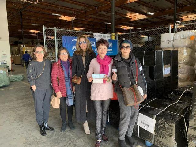 女性之声：筹措资金、四处奔寻、搬运物资……年近九旬的侨领张素久带领美国巾帼会为祖国加油