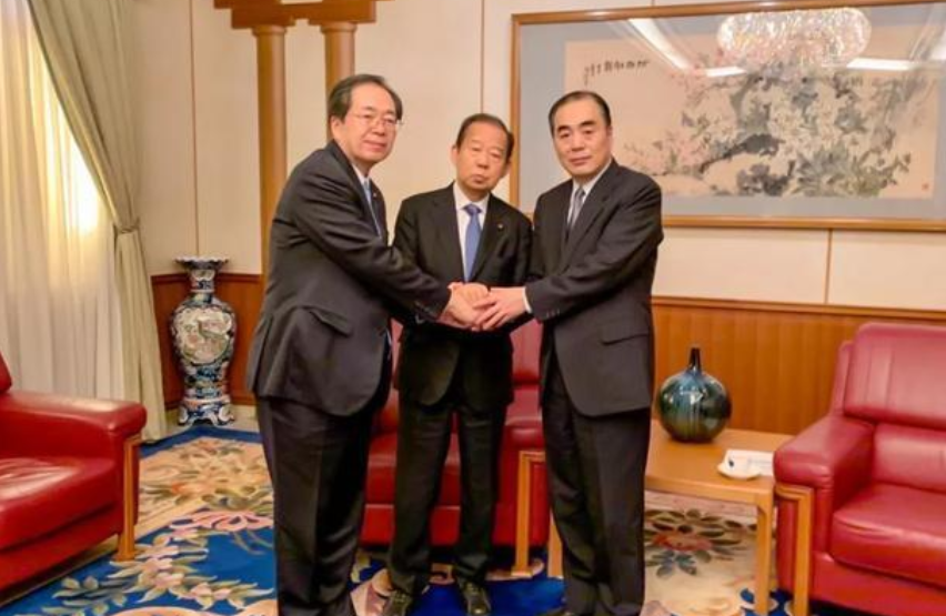 「文汇报」被中国外交部日文发推“特别感谢”后，日本网友激动不已，这样表示……