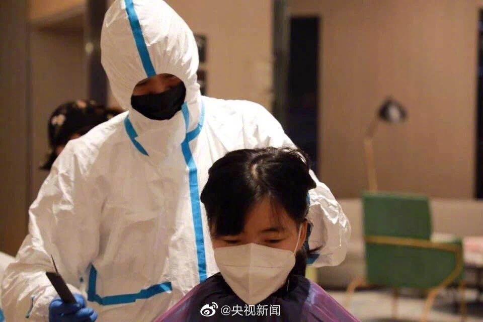 「文汇报」没有长发及腰，依然颜值爆表！驰援武汉前，天使纷纷理了短发，真是帅哭我们了……