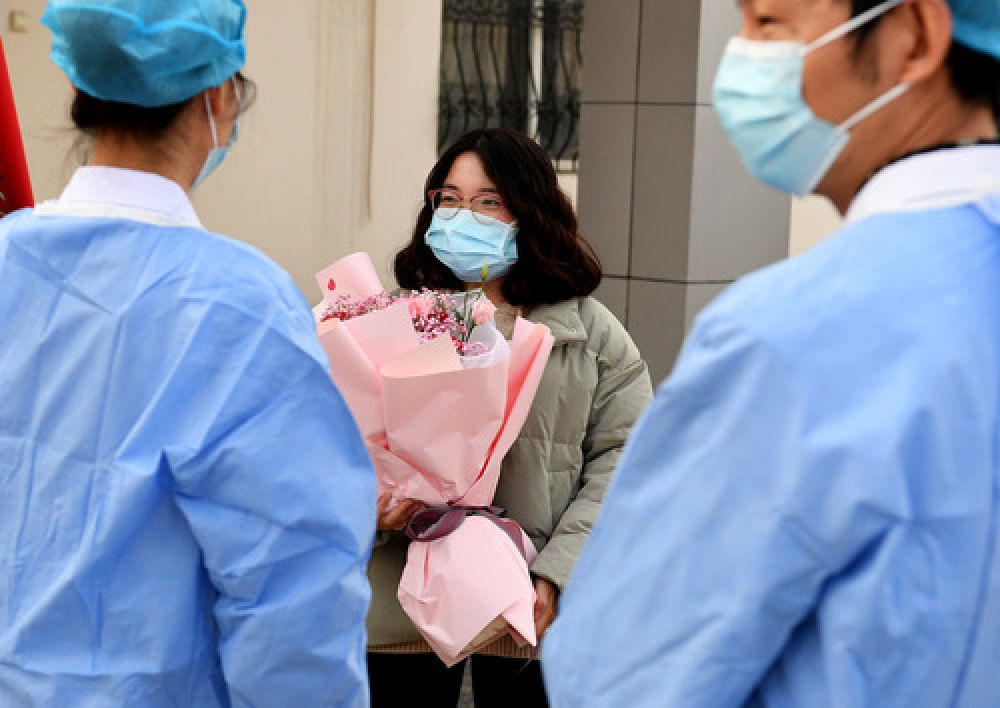 「文汇报」女研究生在县级医院治愈：“我能挺过来，其他人也可以”