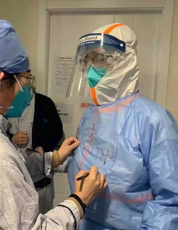 「文汇报」赴湖北医疗队员的“战地日记”：10小时未进食水，他们却说……