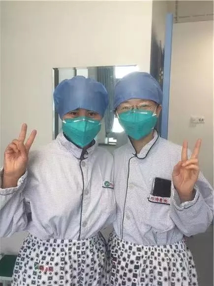 「文汇报」赴湖北医疗队员的“战地日记”：10小时未进食水，他们却说……