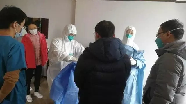 「文汇报」赴湖北医疗队员的“战地日记”：10小时未进食水，他们却说……