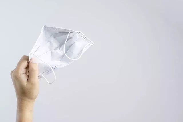 [光明日报]专家提醒：不宜采用酒精喷洒的方式给口罩消毒