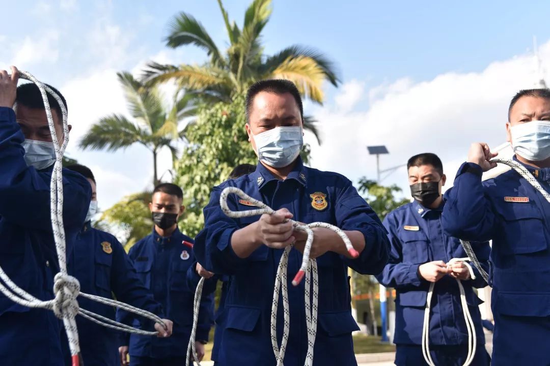 「应急管理部」最美“逆行者”：携手奋斗在＂战疫＂一线的森林消防＂夫妻档＂