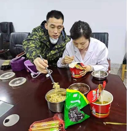 「应急管理部」最美“逆行者”：携手奋斗在＂战疫＂一线的森林消防＂夫妻档＂