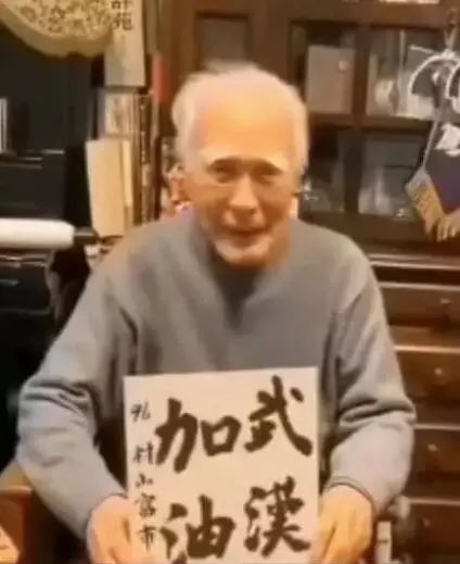 上观新闻■战“疫”见真情！有些国家让华春莹直呼感动，有些抹黑信口雌黄
