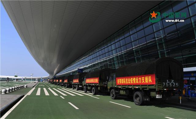 2月9日车队到武汉天河机场执行医疗器材和防护物资运输任务.