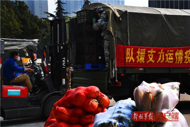 260餘名官兵組成抗擊疫情運力支援隊,擔負疫情防控期間武漢市生活物資