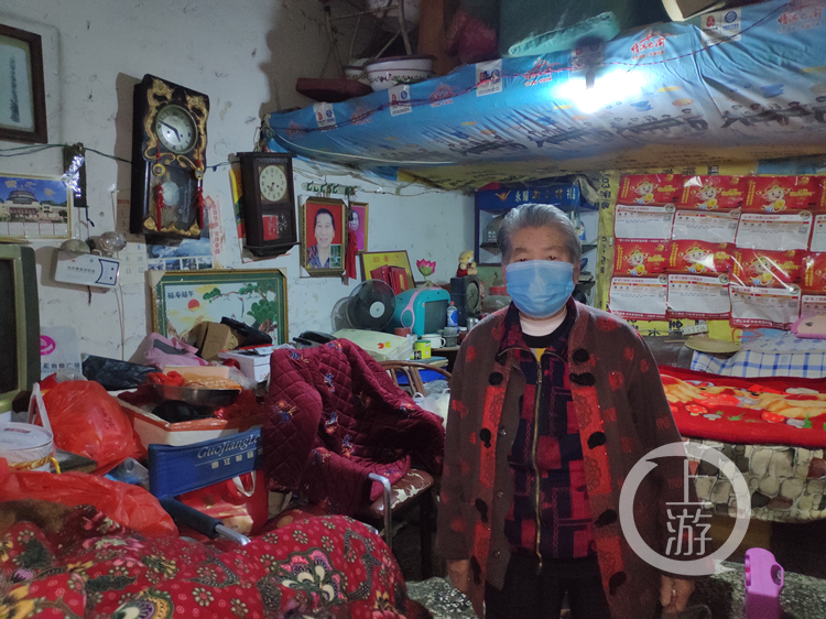 文汇报：重庆87岁老人捐出20万积蓄 是她卖针线30年攒下的“分分钱”