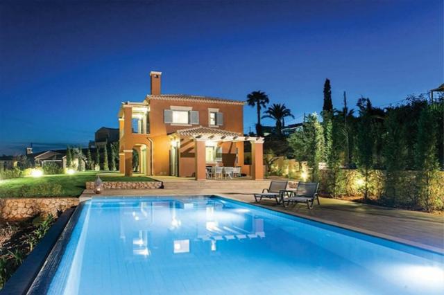 #人民网#宁静清澈的海水、惬意的岛屿别墅 希腊凯法利尼亚岛让人流连忘返