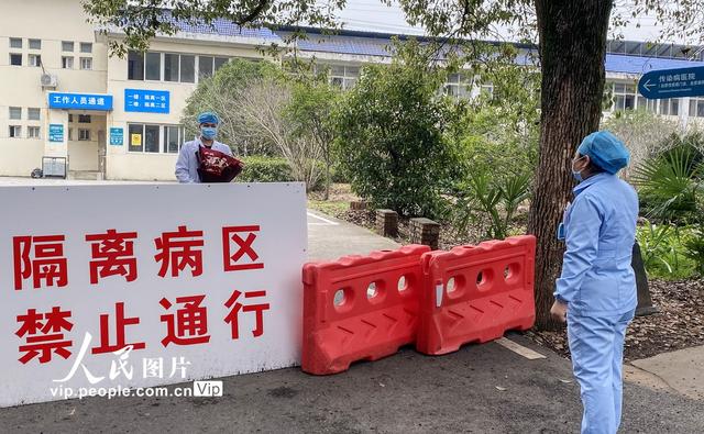 一线医生隔离病房的特殊生日