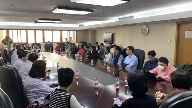 [央视新闻客户端]到位！首都六大顶级医院驰援武汉 顶尖专家挂帅重症病区