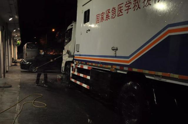 [央视新闻客户端]到位！首都六大顶级医院驰援武汉 顶尖专家挂帅重症病区