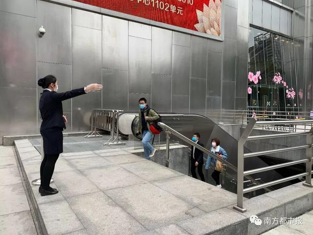 上午8点29分,珠江新城站c出口,往盈凯广场方向.