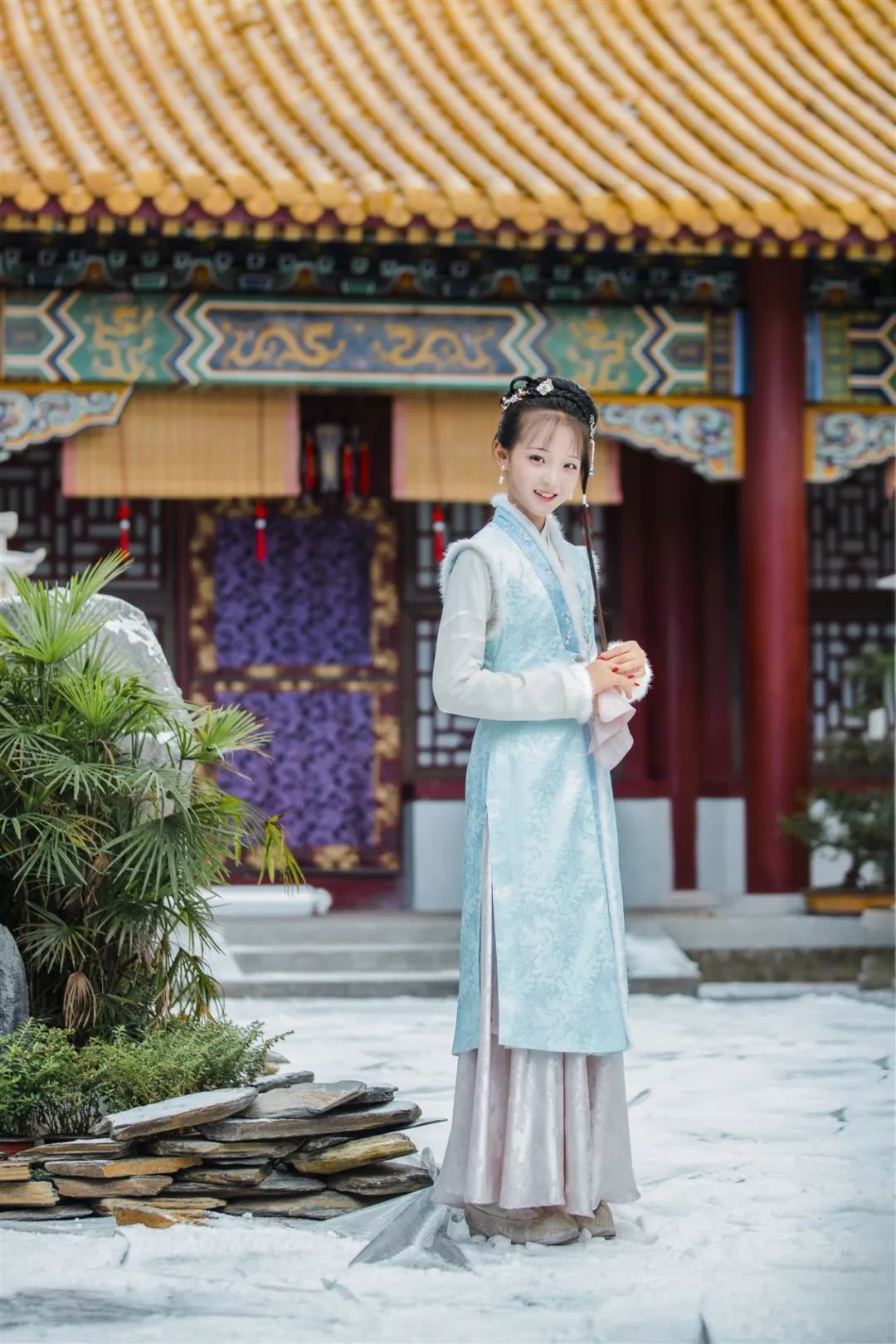 《声临疫境》栏目邀请到"小戏骨"晴雯的扮演者陈舒宜来演绎