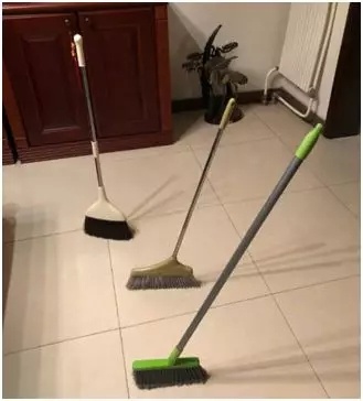 中央纪委国家监委网站：立扫把只是一种普通物理现象