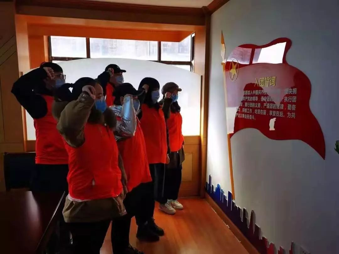 「共青团中央」返乡大学生团员们，请到社区（村）报到！