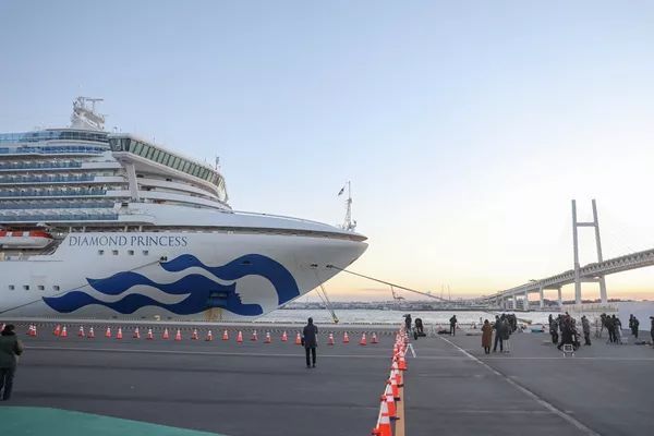 【第一财经】邮轮大营救！“钻石公主”号染病者激增，安倍拟出紧急对策