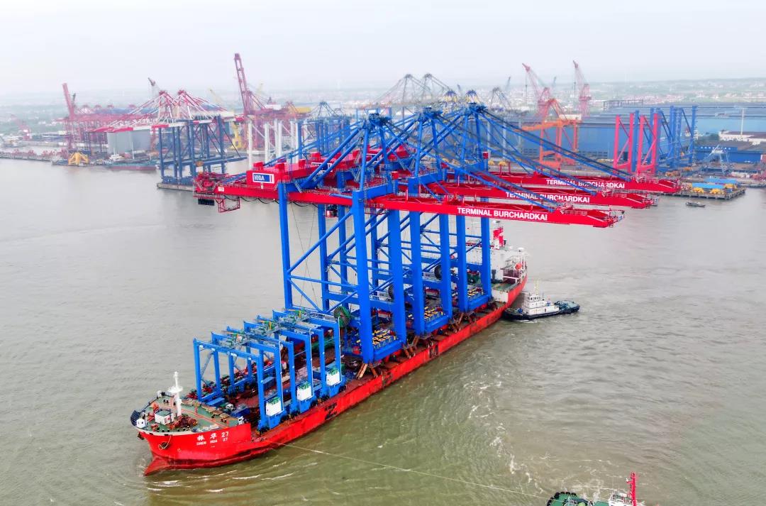 "超长超重量"级岸桥生产有条不紊,完成发运前准备工作