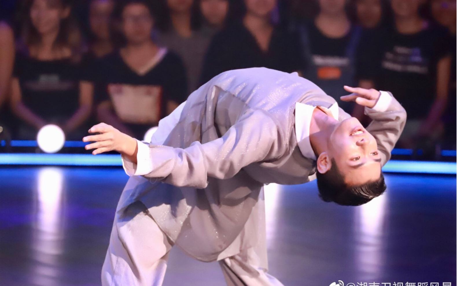 宅家也要激活身体舞蹈风暴冠军胡沈员喊你一起来热身