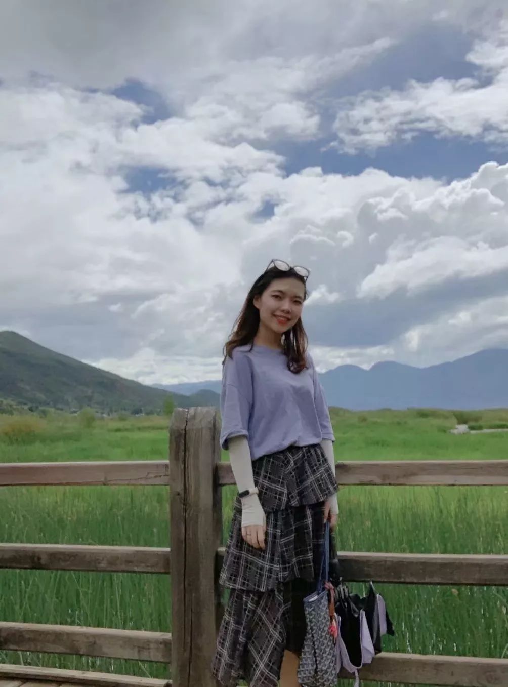 许侨青生活照许侨青是珠海市中西医结合医院新生儿科的护士.