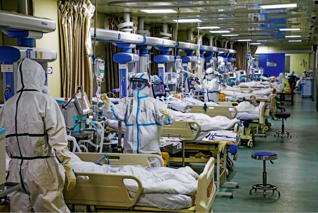 2月6日,武汉市蔡甸区人民医院的重症病房