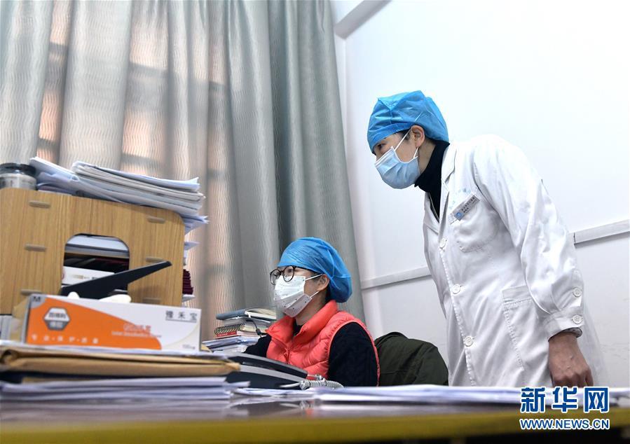 「新华网」重返战场的“白衣天使”
